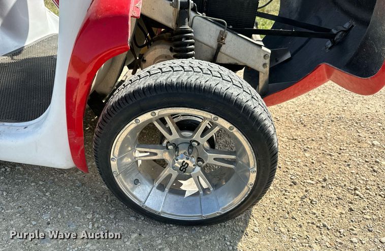 image for item MV9139 2001 GEM E2 golf cart