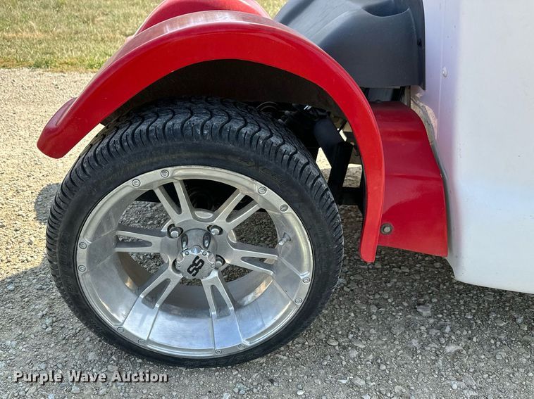 image for item MV9139 2001 GEM E2 golf cart