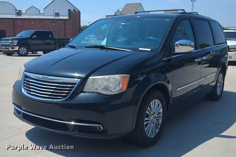 image for item NG9999 2014 Chrysler  Town and Country  van