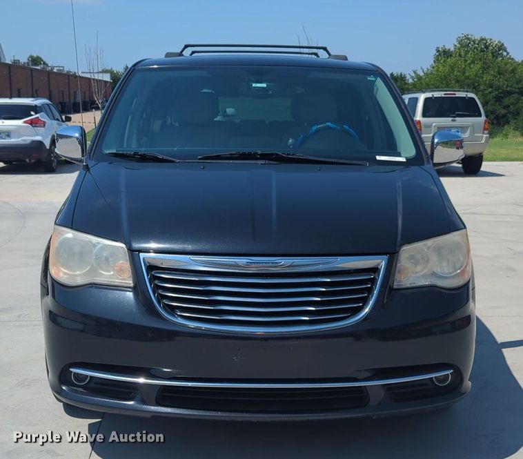 image for item NG9999 2014 Chrysler  Town and Country  van