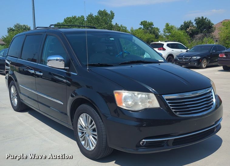 image for item NG9999 2014 Chrysler  Town and Country  van