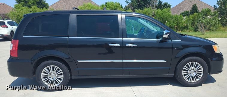 image for item NG9999 2014 Chrysler  Town and Country  van