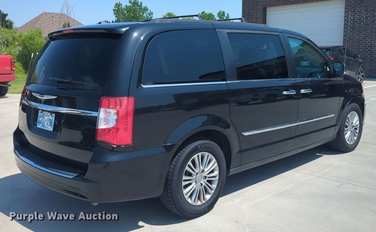image for item NG9999 2014 Chrysler  Town and Country  van