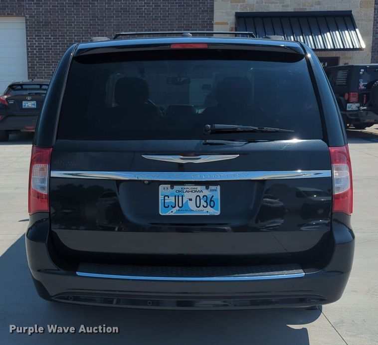 image for item NG9999 2014 Chrysler  Town and Country  van