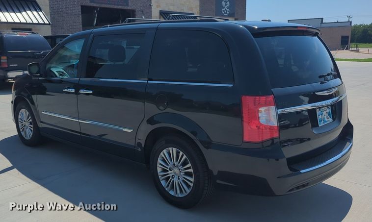 image for item NG9999 2014 Chrysler  Town and Country  van