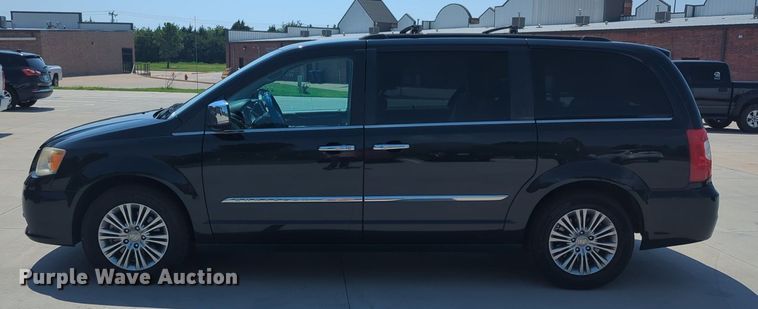 image for item NG9999 2014 Chrysler  Town and Country  van