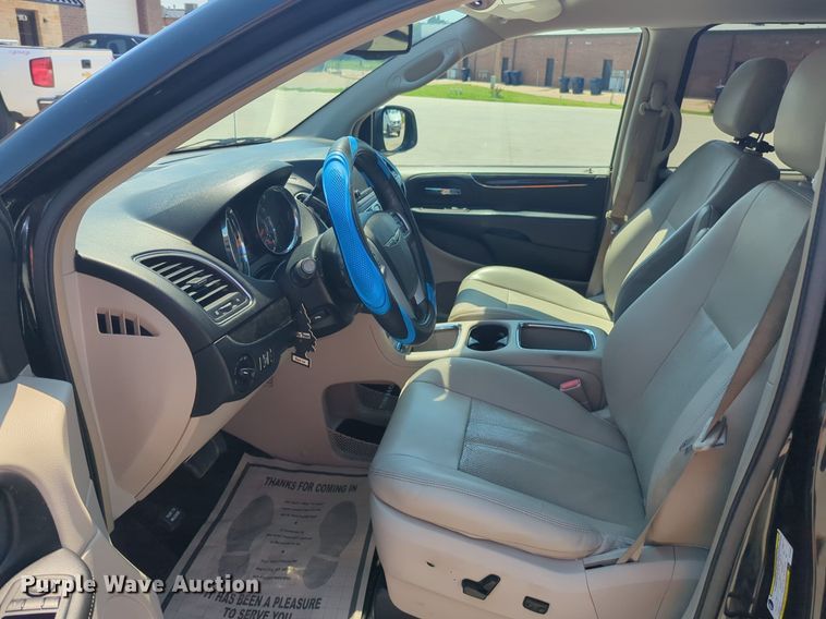 image for item NG9999 2014 Chrysler  Town and Country  van