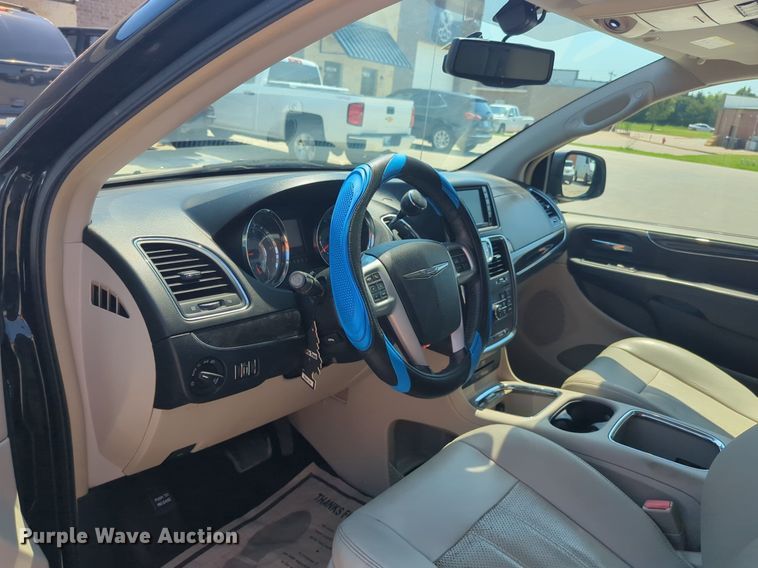 image for item NG9999 2014 Chrysler  Town and Country  van