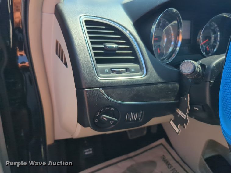 image for item NG9999 2014 Chrysler  Town and Country  van