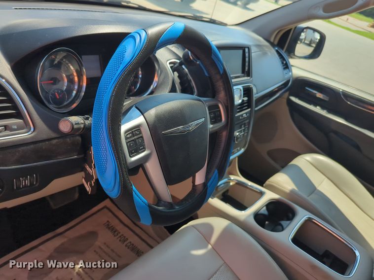 image for item NG9999 2014 Chrysler  Town and Country  van