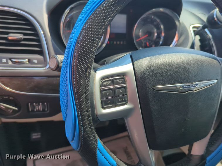 image for item NG9999 2014 Chrysler  Town and Country  van