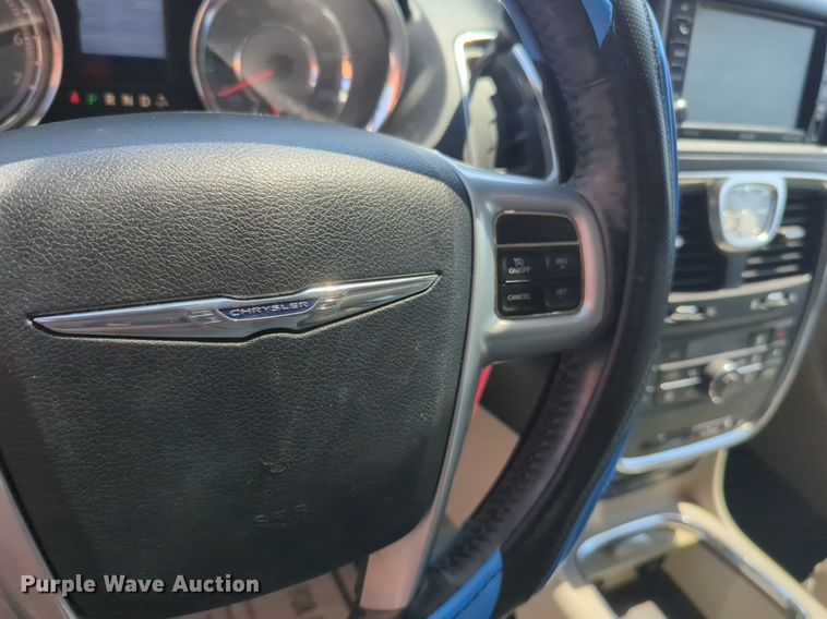 image for item NG9999 2014 Chrysler  Town and Country  van