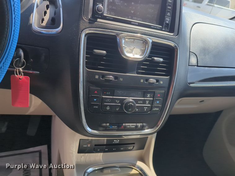 image for item NG9999 2014 Chrysler  Town and Country  van