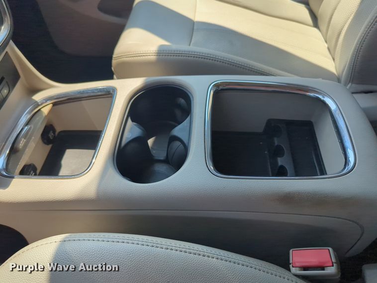 image for item NG9999 2014 Chrysler  Town and Country  van