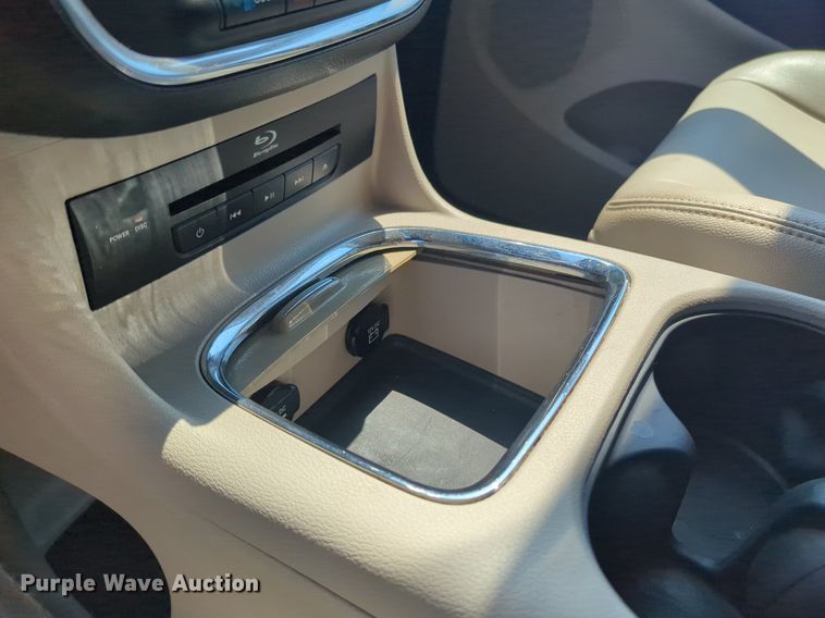 image for item NG9999 2014 Chrysler  Town and Country  van