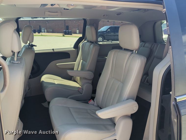 image for item NG9999 2014 Chrysler  Town and Country  van