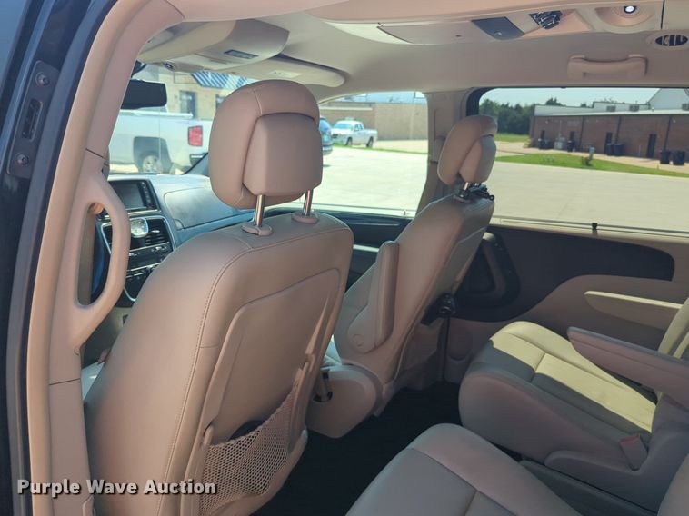 image for item NG9999 2014 Chrysler  Town and Country  van