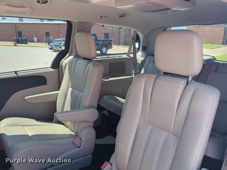 image for item NG9999 2014 Chrysler  Town and Country  van