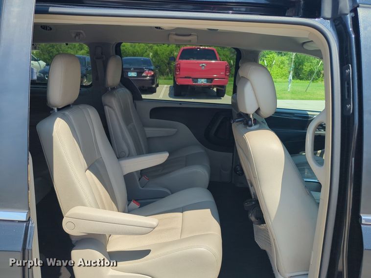 image for item NG9999 2014 Chrysler  Town and Country  van