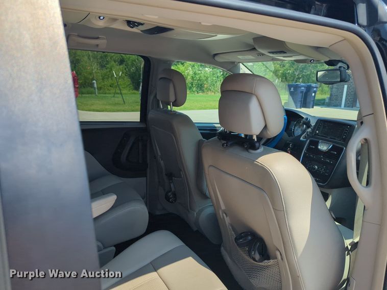 image for item NG9999 2014 Chrysler  Town and Country  van