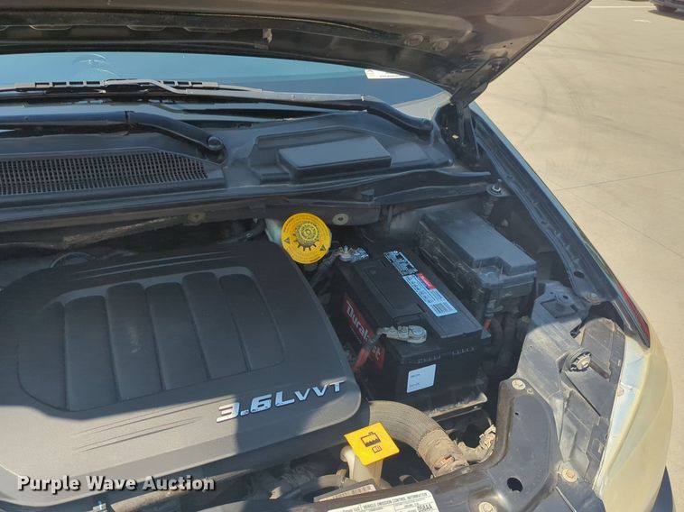 image for item NG9999 2014 Chrysler  Town and Country  van