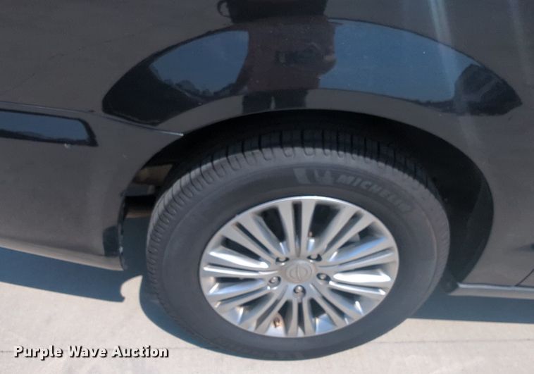 image for item NG9999 2014 Chrysler  Town and Country  van