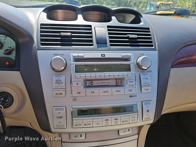 image for item NX9050 2005 Toyota  Camry Solara convertible