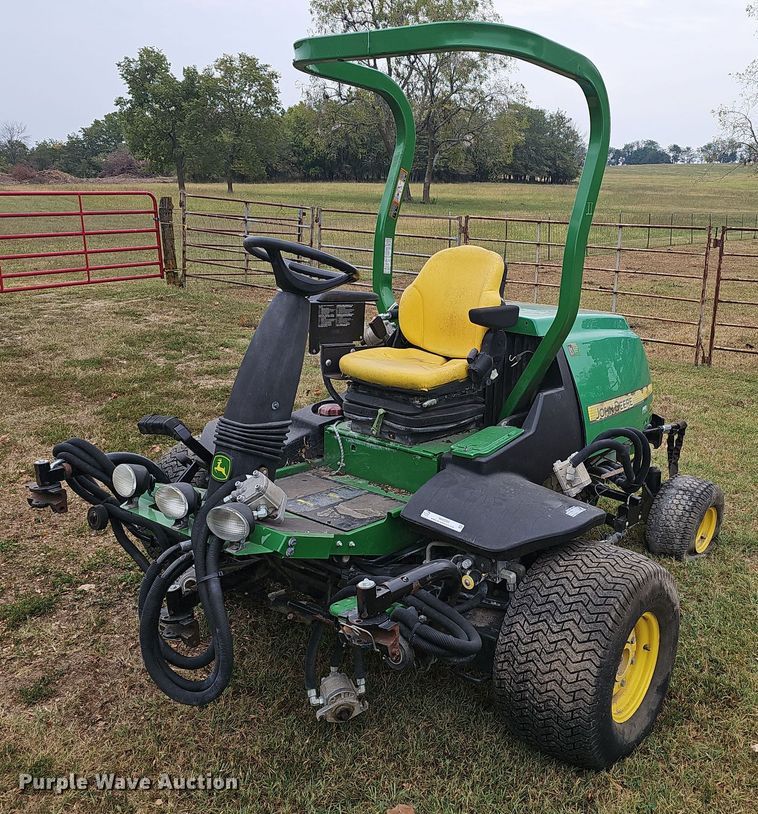 image for item NX9260 2013 John Deere  7700 PCFM reel mower