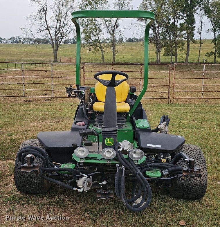 image for item NX9260 2013 John Deere  7700 PCFM reel mower