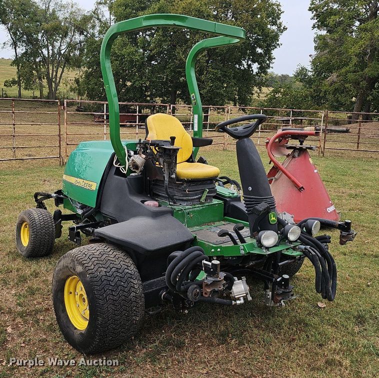 image for item NX9260 2013 John Deere  7700 PCFM reel mower