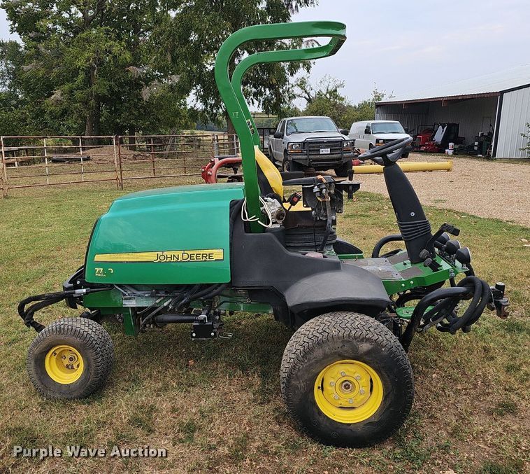 image for item NX9260 2013 John Deere  7700 PCFM reel mower