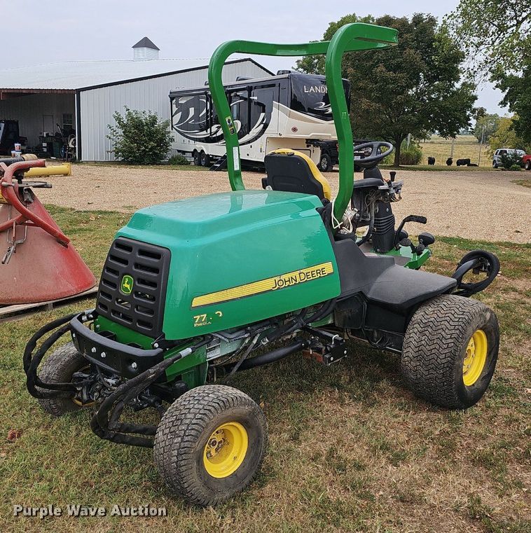 image for item NX9260 2013 John Deere  7700 PCFM reel mower