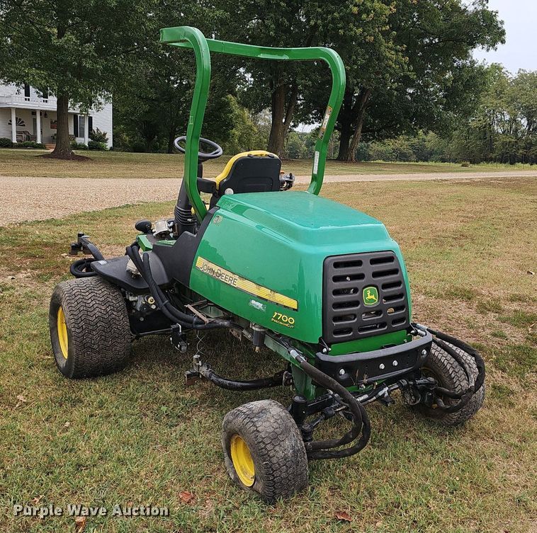 image for item NX9260 2013 John Deere  7700 PCFM reel mower