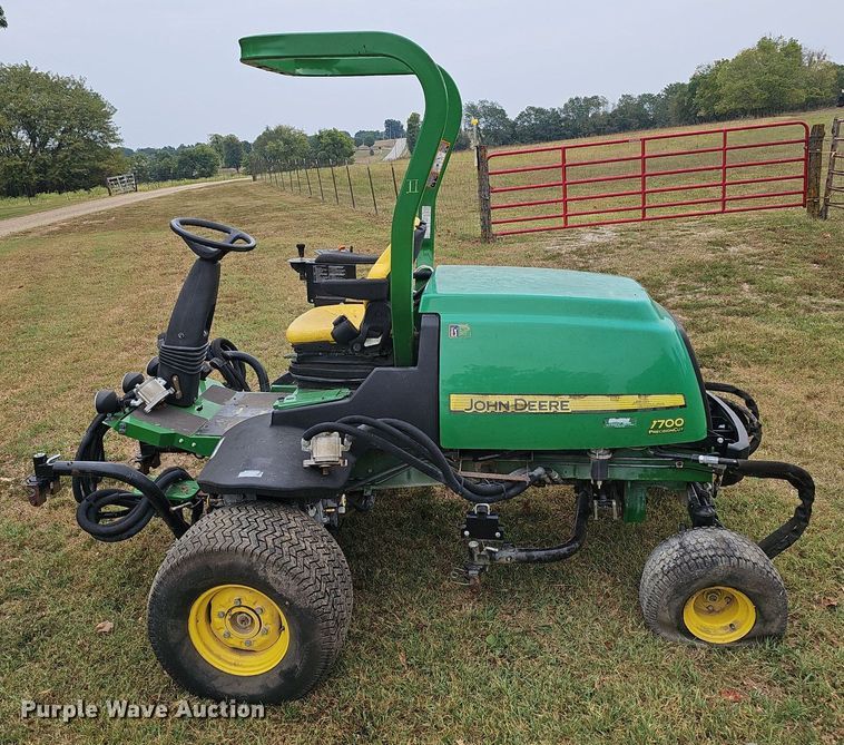 image for item NX9260 2013 John Deere  7700 PCFM reel mower