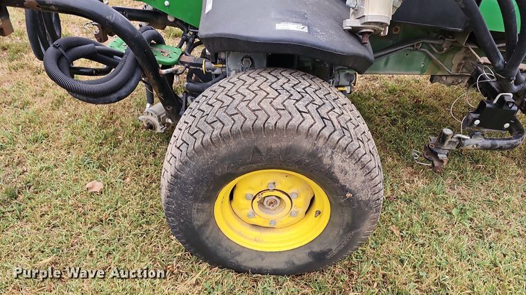 image for item NX9260 2013 John Deere  7700 PCFM reel mower