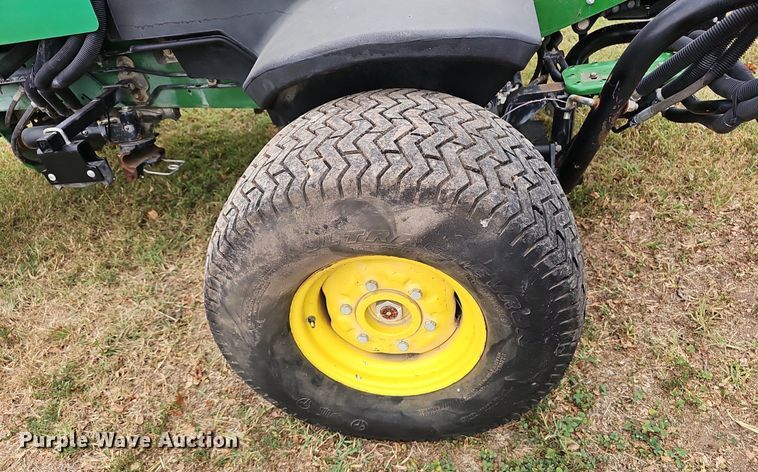 image for item NX9260 2013 John Deere  7700 PCFM reel mower