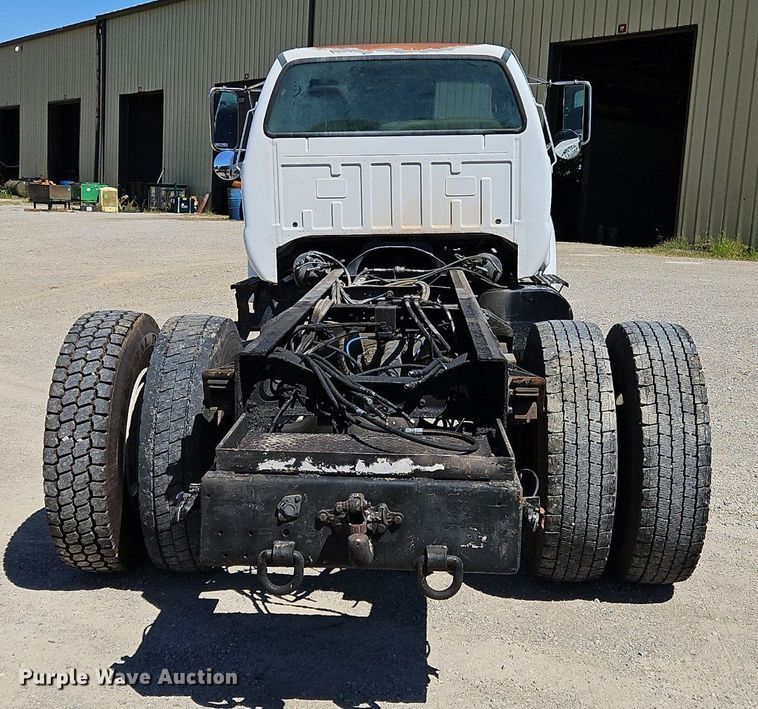 image for item OJ9834 2004 Ford  F750 Super Duty truck cab and chassis