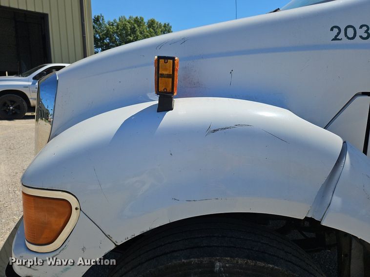 image for item OJ9834 2004 Ford  F750 Super Duty truck cab and chassis