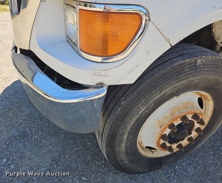 image for item OJ9834 2004 Ford  F750 Super Duty truck cab and chassis