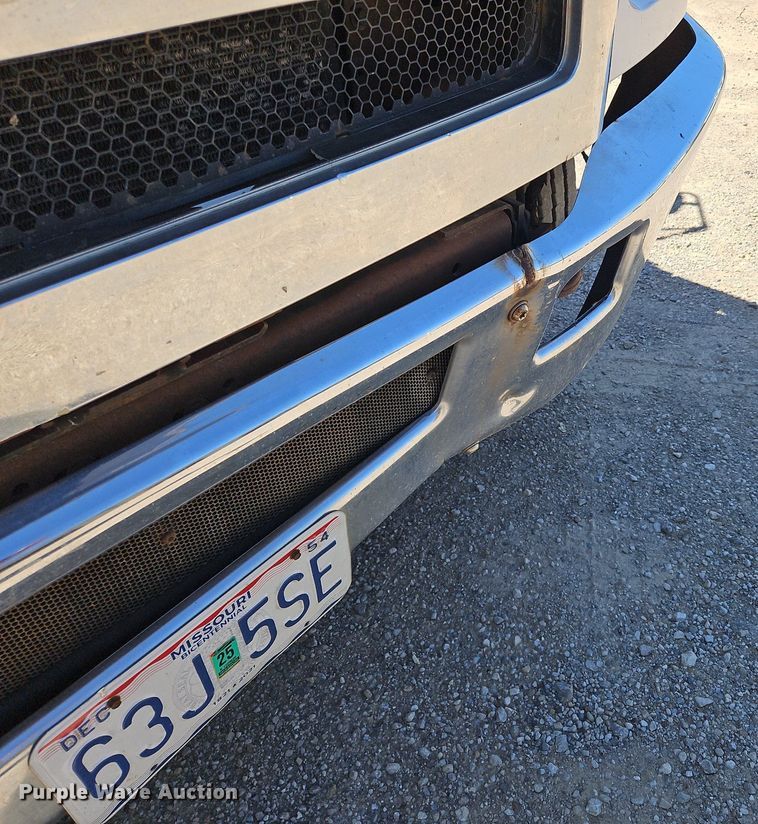 image for item OJ9834 2004 Ford  F750 Super Duty truck cab and chassis