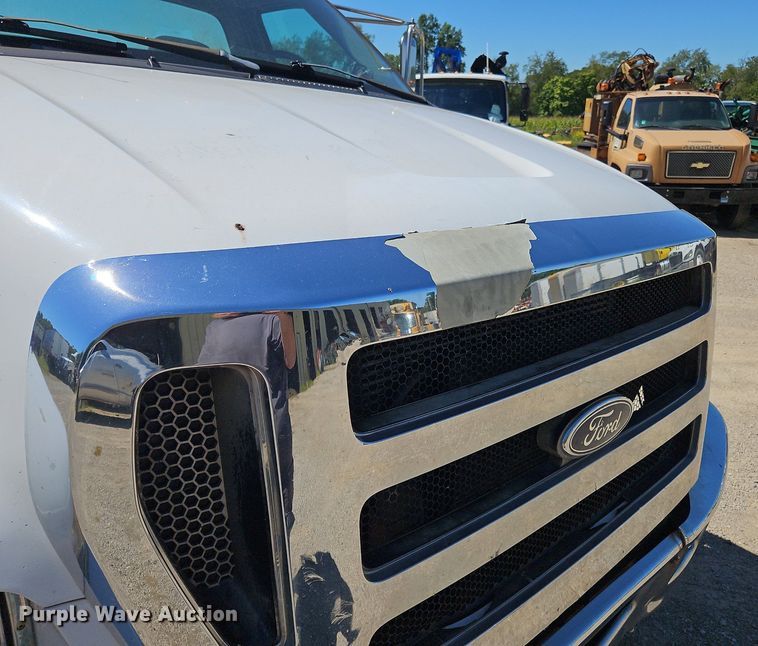 image for item OJ9834 2004 Ford  F750 Super Duty truck cab and chassis