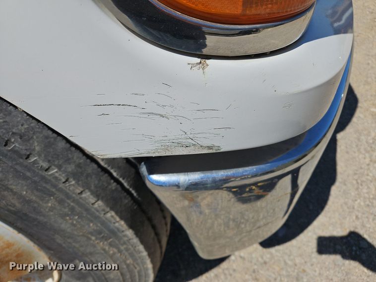 image for item OJ9834 2004 Ford  F750 Super Duty truck cab and chassis