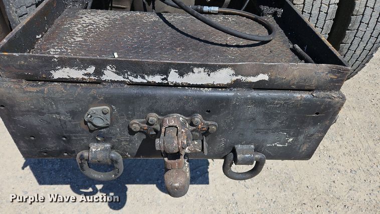 image for item OJ9834 2004 Ford  F750 Super Duty truck cab and chassis