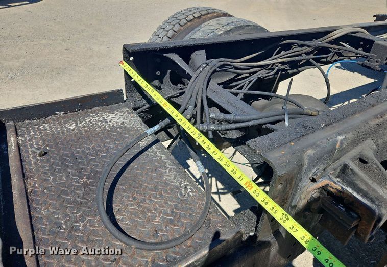 image for item OJ9834 2004 Ford  F750 Super Duty truck cab and chassis