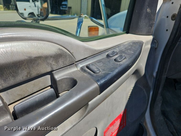 image for item OJ9834 2004 Ford  F750 Super Duty truck cab and chassis