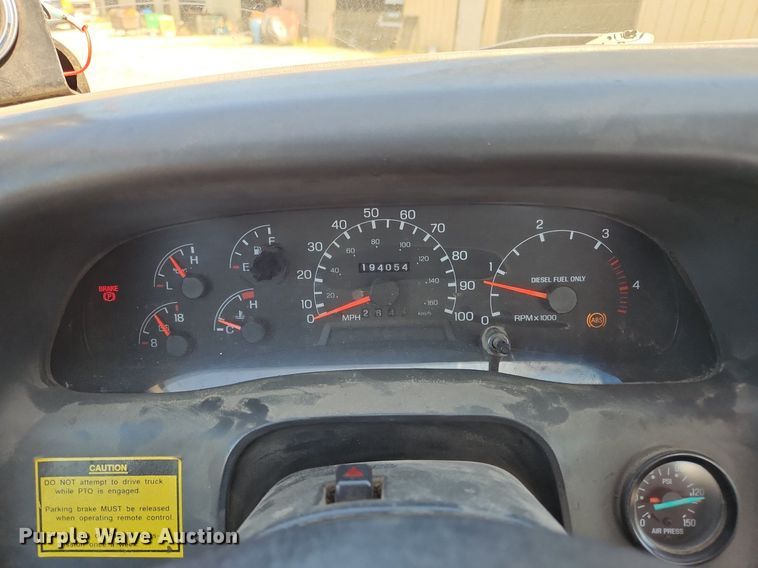 image for item OJ9834 2004 Ford  F750 Super Duty truck cab and chassis