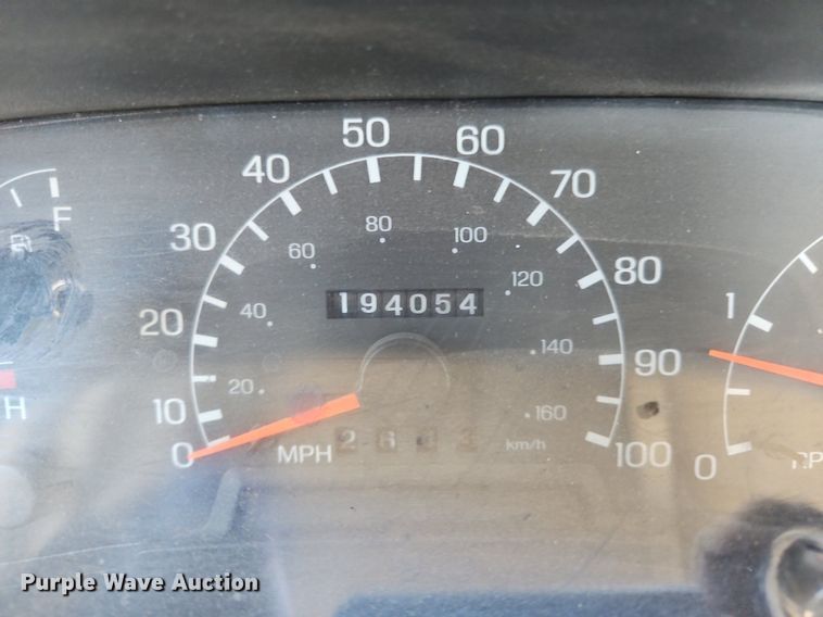 image for item OJ9834 2004 Ford  F750 Super Duty truck cab and chassis