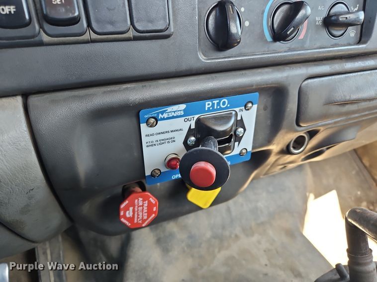 image for item OJ9834 2004 Ford  F750 Super Duty truck cab and chassis