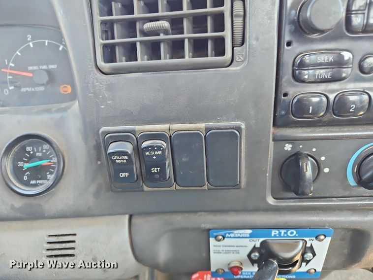 image for item OJ9834 2004 Ford  F750 Super Duty truck cab and chassis