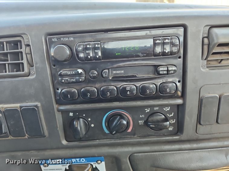 image for item OJ9834 2004 Ford  F750 Super Duty truck cab and chassis